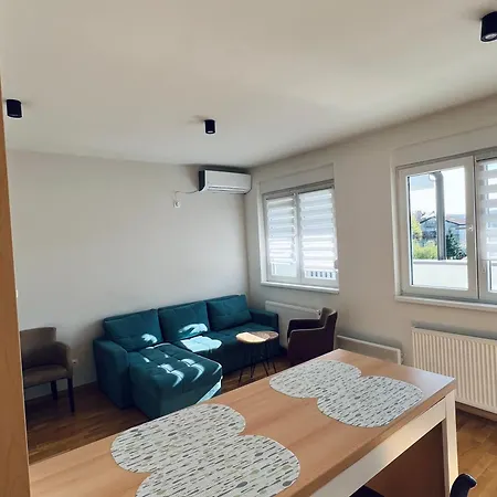Floor Ukc - Private Parking Apartmán *