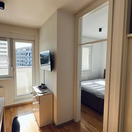 Floor Ukc - Private Parking Apartmán Banja Luka