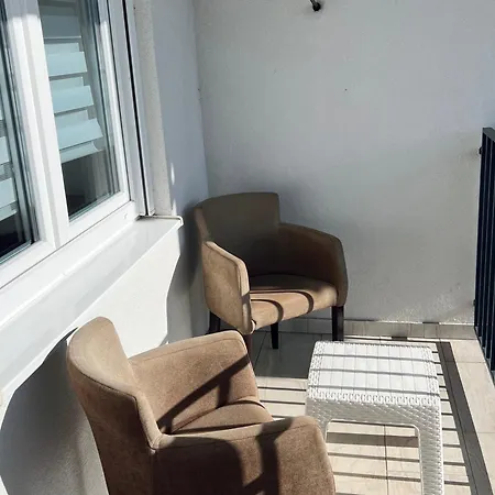 Floor Ukc - Private Parking Apartmán